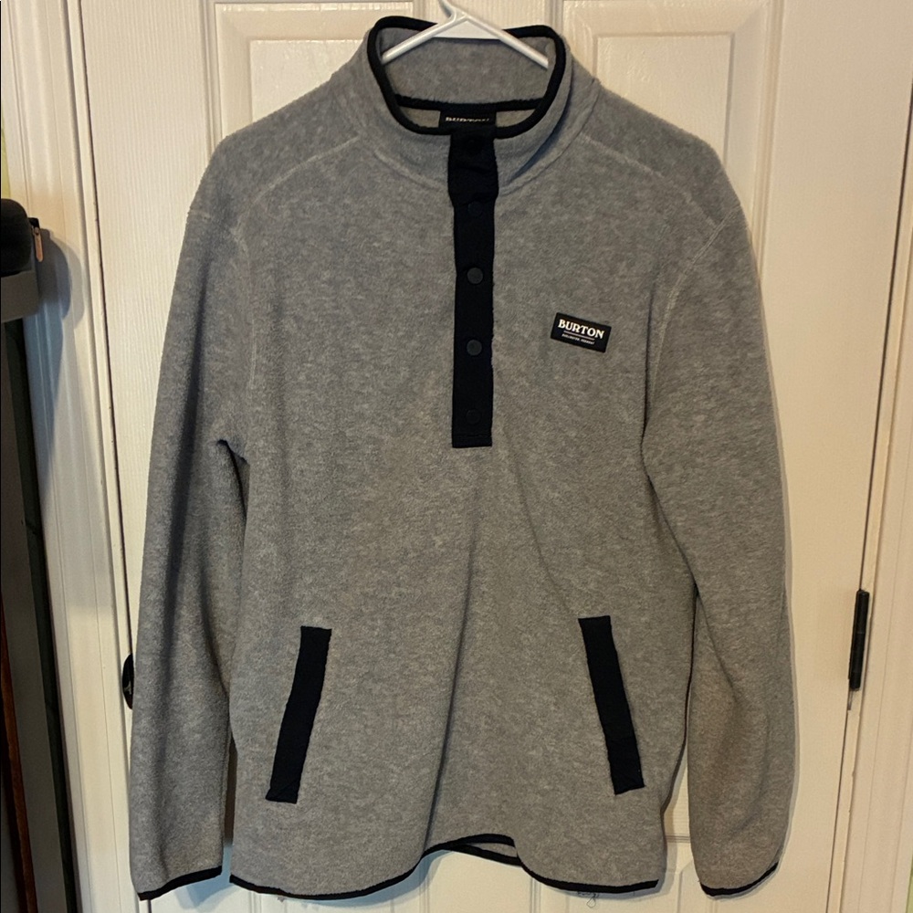 Burton Men's Gray and Black Crewneck Sweater